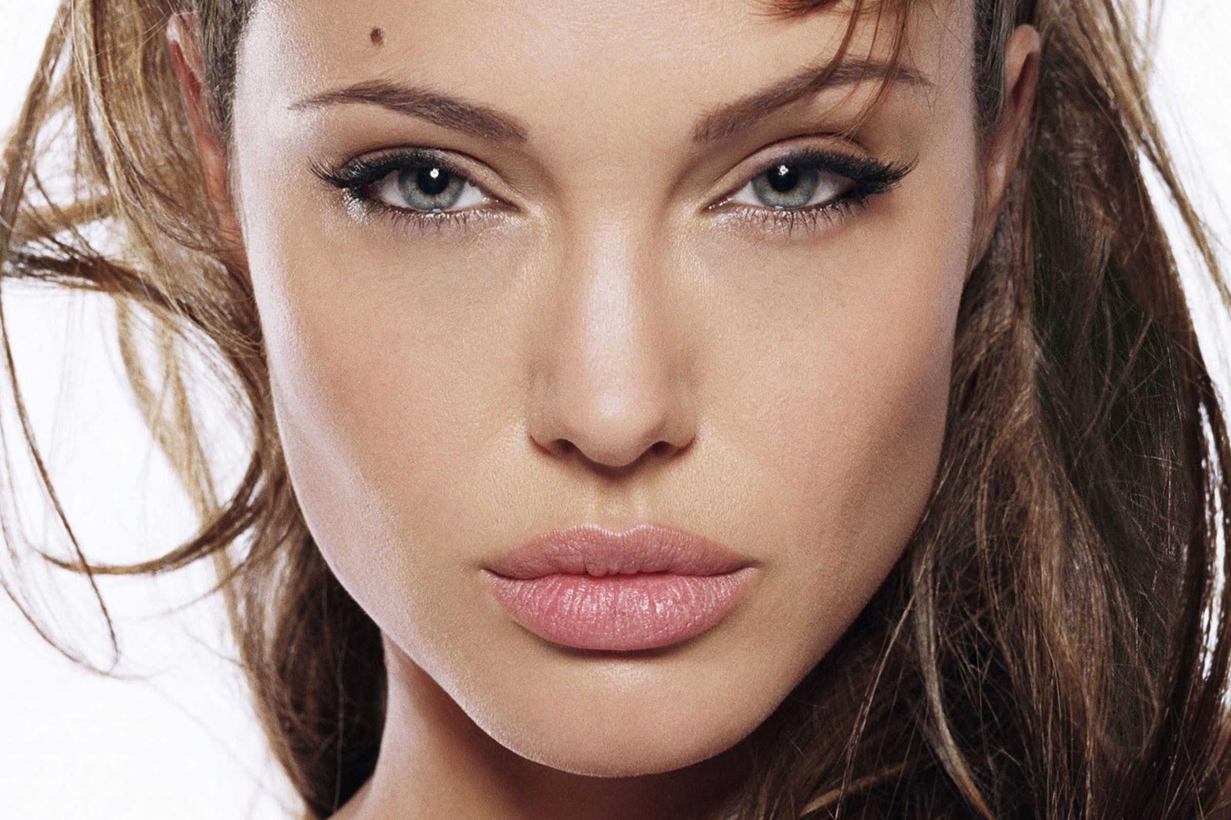 Раскосые глаза Анджелина Джоли